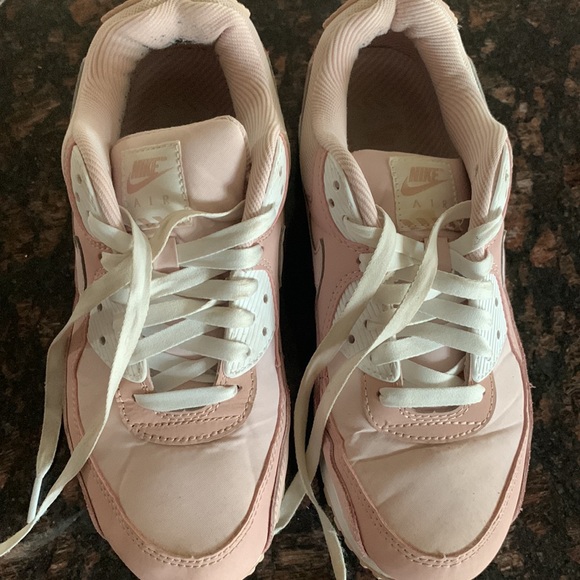 Nike air maxes - Picture 3 of 4